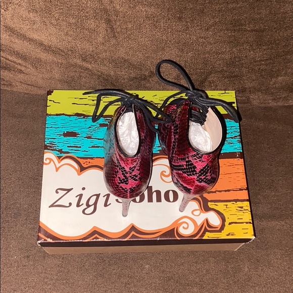 “Martyr” Peep toe Heel by Zigi Soho - Picture 2 of 3